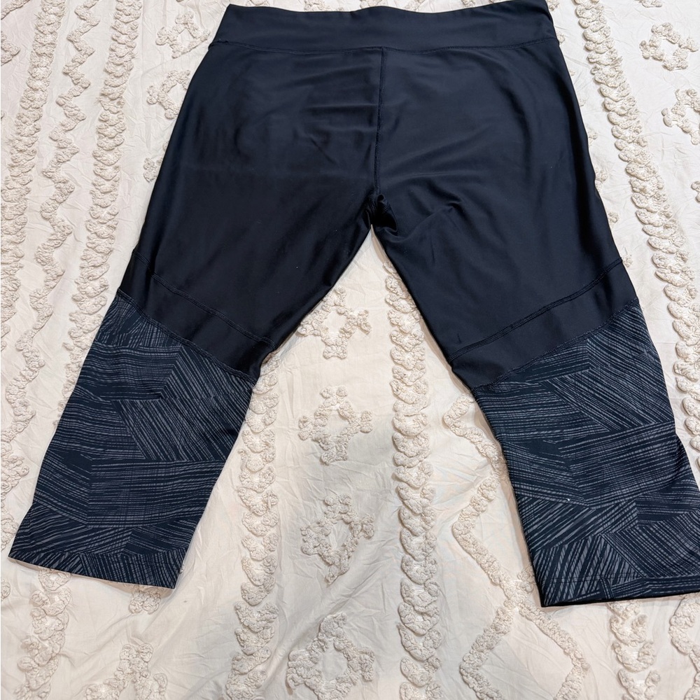 Under Armour Black Capri Workout Leggings - Picture 6 of 7